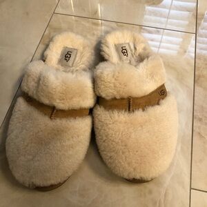 UGG Fluffy Cream Slippers